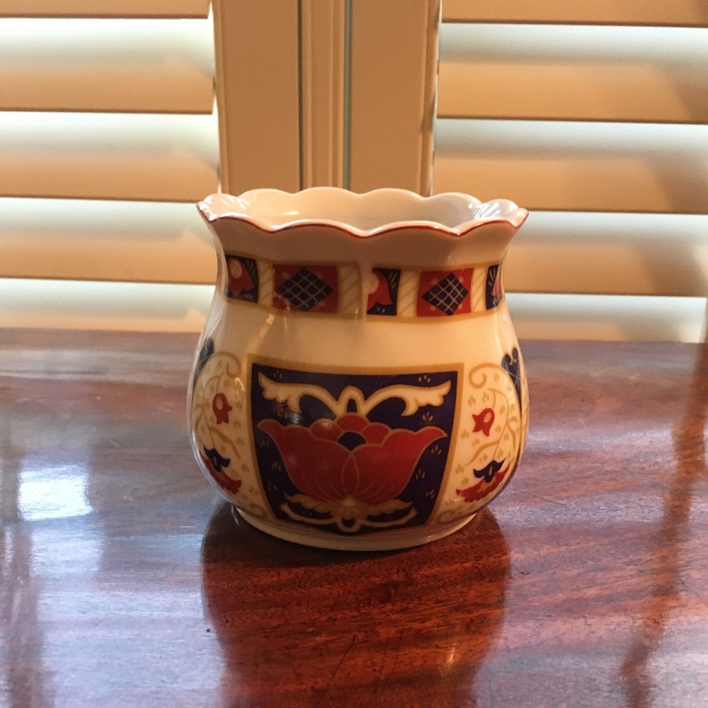 Derbyshire rust and navy small china vase with scalloped rim